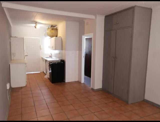 1 BEDROOM PROPERTY TO RENT IN DIE BULT